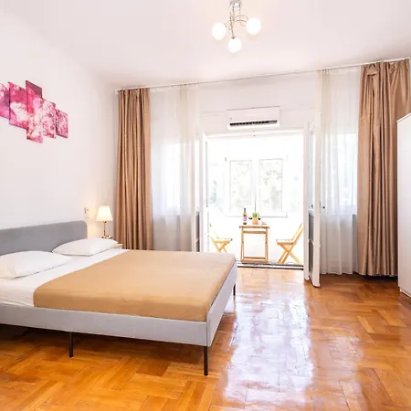 Walter's Corner Old Town Apartment Bukarest